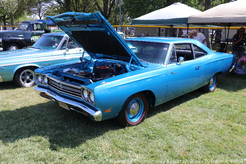 IMG_5659-Andy's 1969 Road Runner.jpg